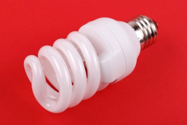 enerji tasarruflu ampul üzerinde kırmızı