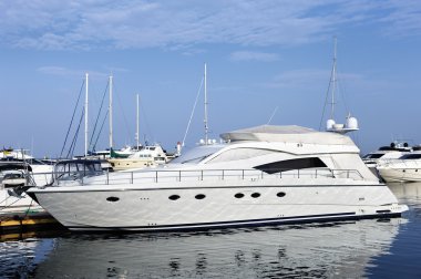 Beyaz yacht Harbour