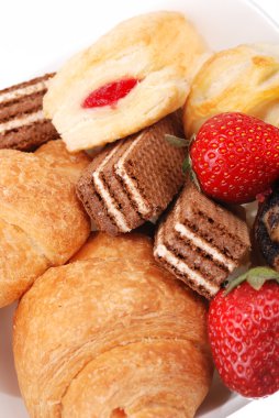 izole bir tabak taze çörek