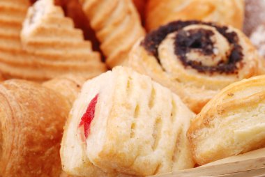 arka plandan değişik taze çörek
