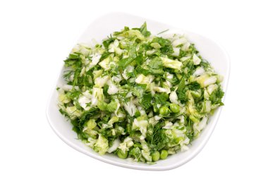 taze salata sebze ve yeşillik bir plaka üzerinde