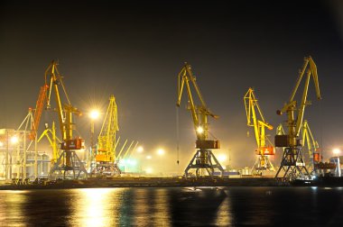 Endüstriyel liman gece