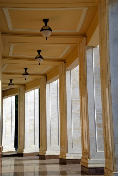 Corridor avec colonnes — Photo