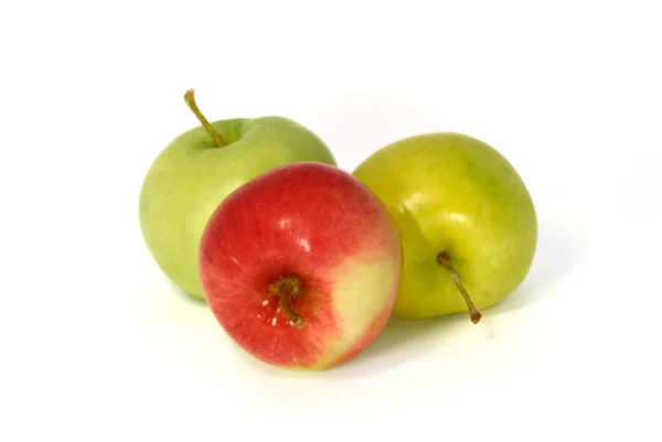 Зеленые и красные яблоки — стоковое фото