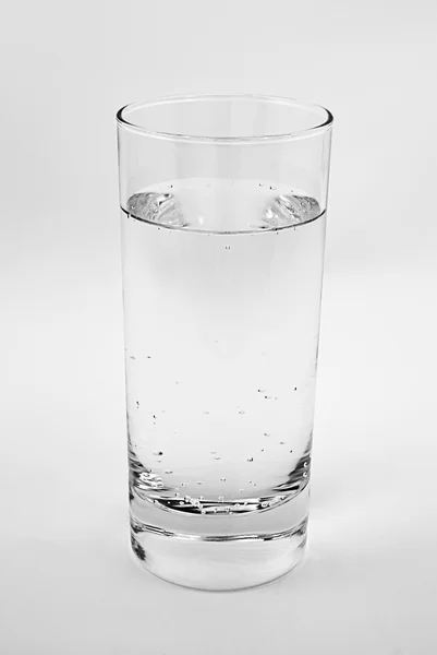 Ett glas med soda vatten — Stockfoto