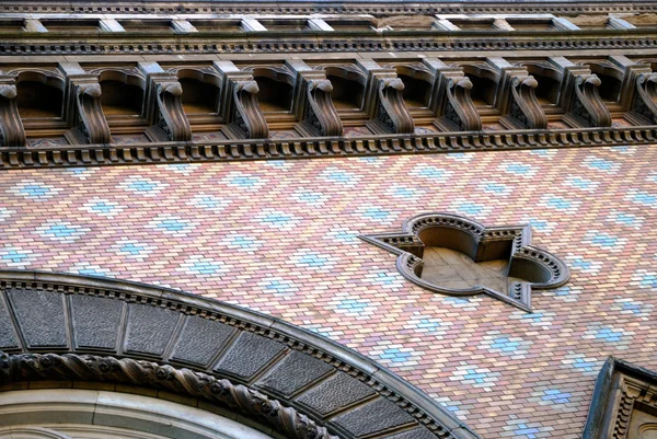 Detalhes de um ornamento um edifício — Fotografia de Stock