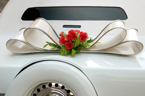 Fehér esküvő limuzin — Stock Fotó