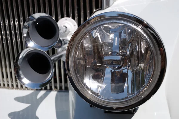 Élément décoratif sur la voiture — Photo