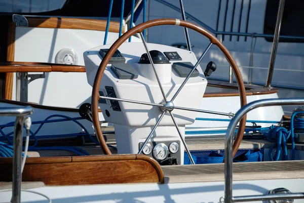 Steering wheel of management of a yacht — Stock Photo, Image