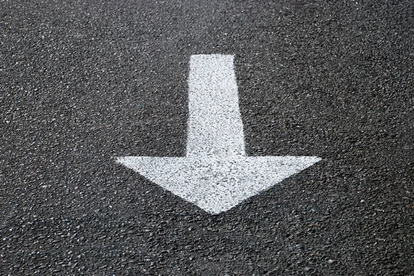 Arrow a road marking on asphalt — Stock Photo, Image