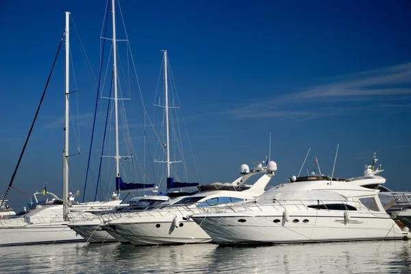 White yachts in harbour — Stock Photo, Image