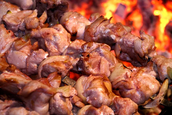 Las rodajas de carne se preparan a fuego — Foto de Stock