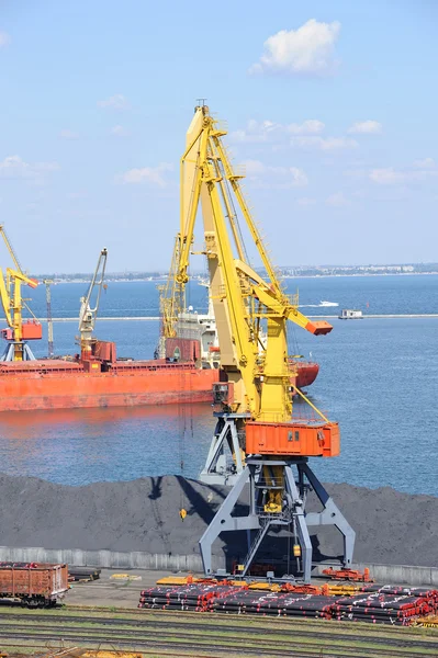 Port with cargo. Coal, tubes, ship, cranes. Railroad and car. — Stock Photo, Image