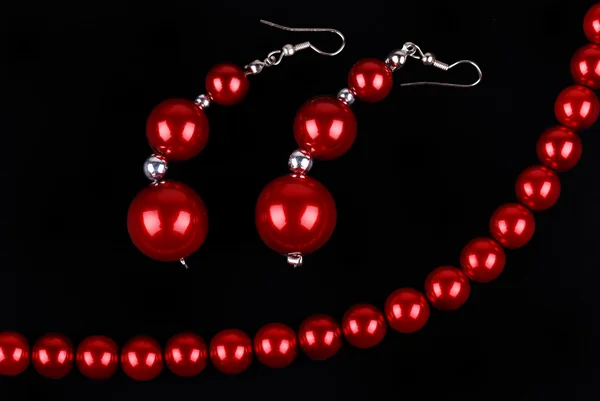 Červené korálky a náhrdelník — Stock fotografie