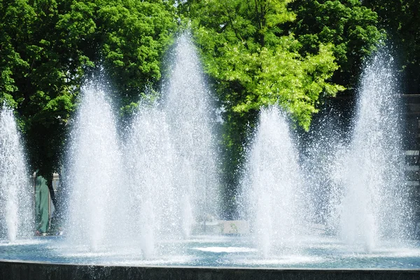 Plätschernde Fontäne — Stockfoto