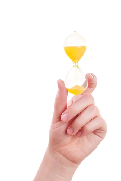 De vrouwelijke hand houdt een zand-glas — Stockfoto