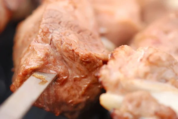 Cocinar carne en un pincho —  Fotos de Stock