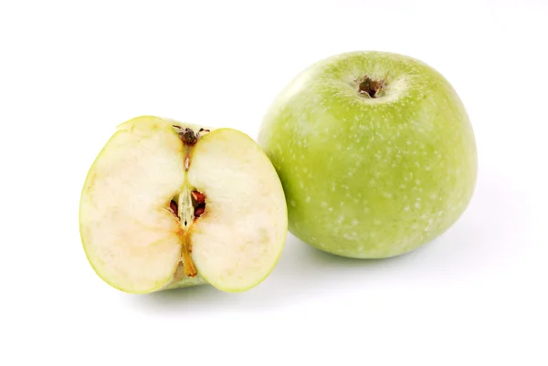 Manzanas verdes sobre blanco —  Fotos de Stock