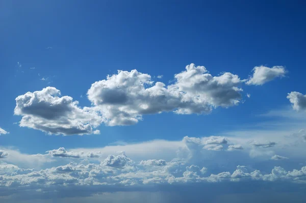 Bright sunny clouds against blue sky — Stock Photo, Image