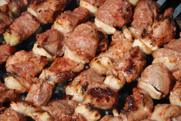 Bereiding van vlees in brand — Stockfoto
