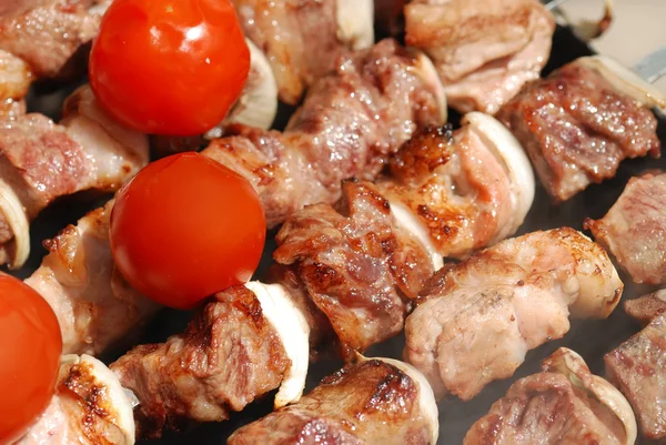 Meat slices prepare on fire — Stock Photo, Image