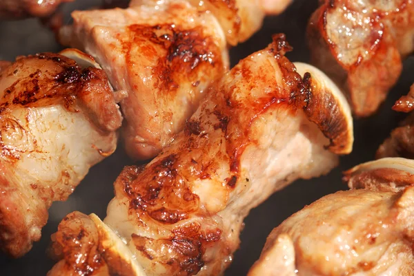 Meat slices prepare on fire — Stock Photo, Image