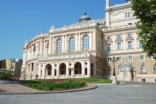 オデッサ、ウクライナのオペラハウスの正面 — ストック写真