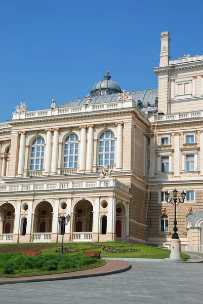 Fassade des Opernhauses in Odessa, Ukraine — Stockfoto