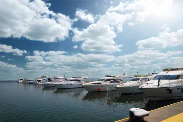 White yachts on an anchor — Stock Photo, Image