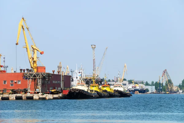The trading seaport with cranes, cargoes and ship — Stock Photo, Image