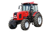 nový traktor na bílém pozadí