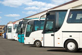 turistické autobusy na parkoviště