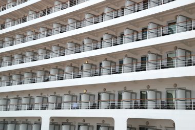 arka plandan yolcu gemisi