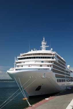 yolcu gemisi limanda