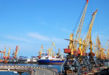bağlantı noktası ambar yükleri ve konteynerler