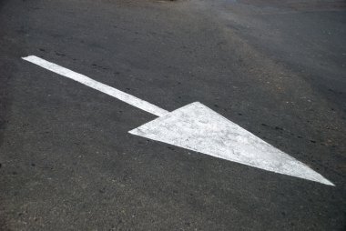 ok üzerinde asfalt yol işaretleme