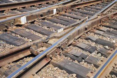 yakın bir tren ve demiryolu yukarı çapraz bağları