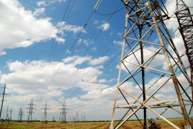 Yüksek voltajlı elektrik hattı