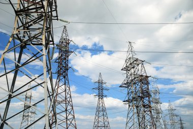 Yüksek voltajlı elektrik hattı