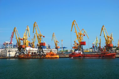bağlantı noktası ambar yükleri ve konteynerler