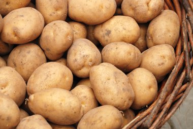 sepet içinde patates kırpma