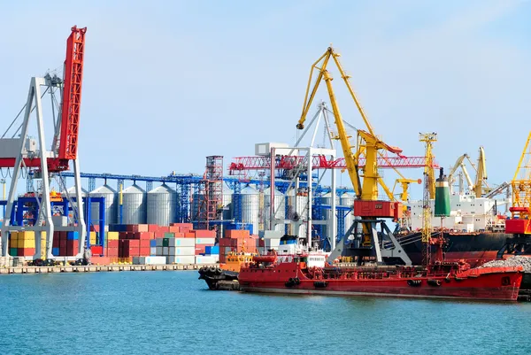 Port warehouse with cargoes and containers — Stock Photo, Image