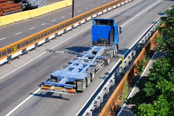 Transport av gods med lastbil — Stockfoto