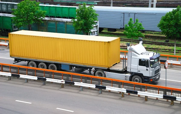 Transport av gods med lastbil — Stockfoto