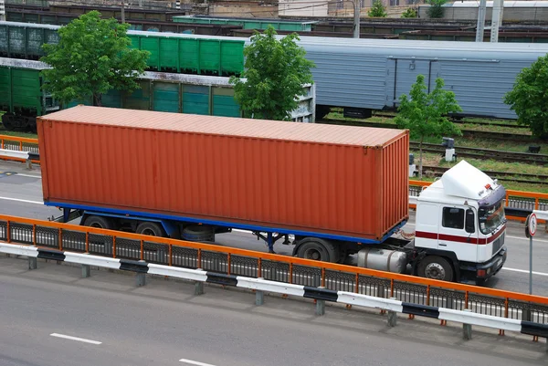 Vervoer van lading per vrachtwagen — Stockfoto