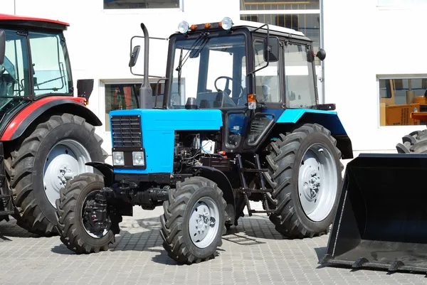 Nový traktor na prezentace — Stock fotografie