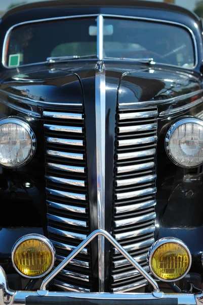 O velho carro preto vintage — Fotografia de Stock