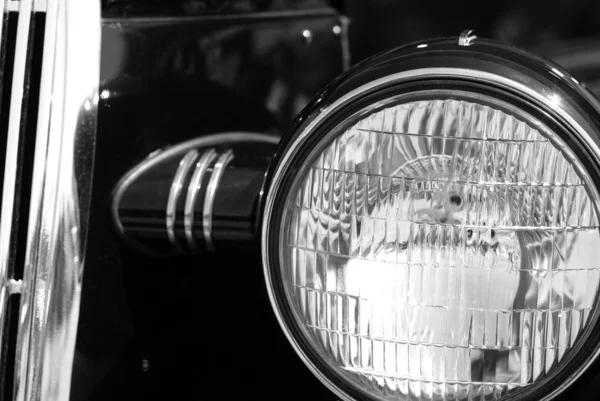 O velho carro preto vintage — Fotografia de Stock