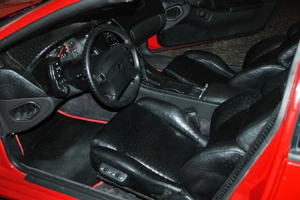 Interior dari salon mobil merah — Stok Foto