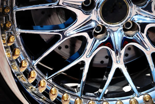 The chromeplated rim of a wheel — Stock Photo, Image